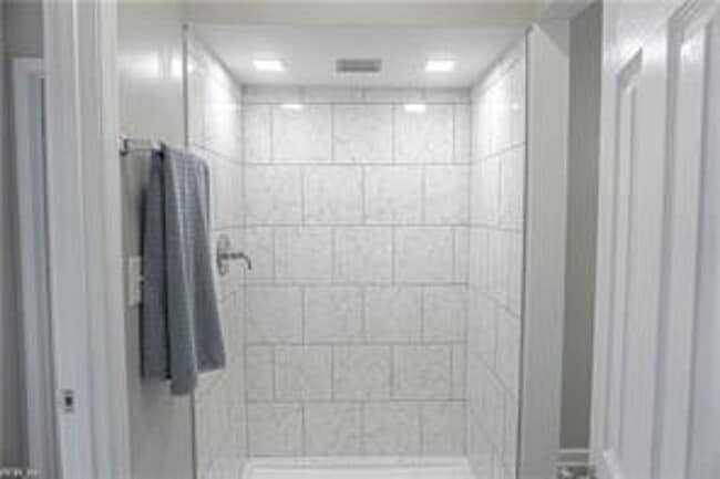 Building Photo - 1350 W 38th St