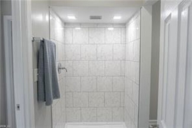 Foto del edificio - 1350 W 38th St