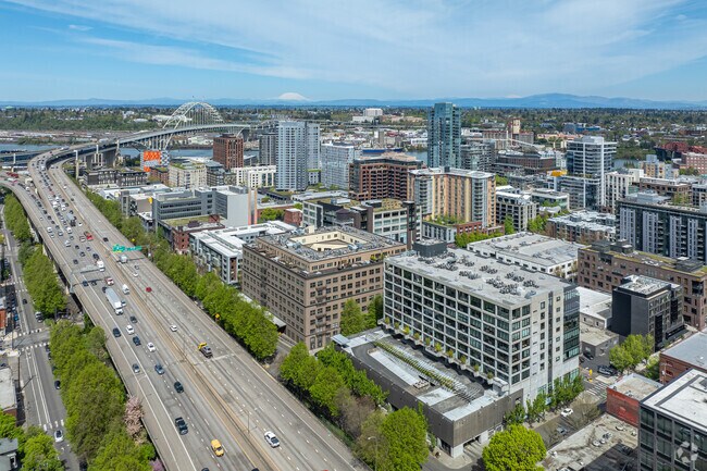 Distrito Pearl y la autopista 405 - The Edge Lofts