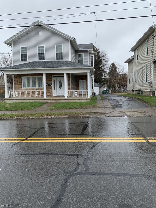 2027 Green Ridge St, Dunmore, PA 18512 Apartment for Rent in Dunmore