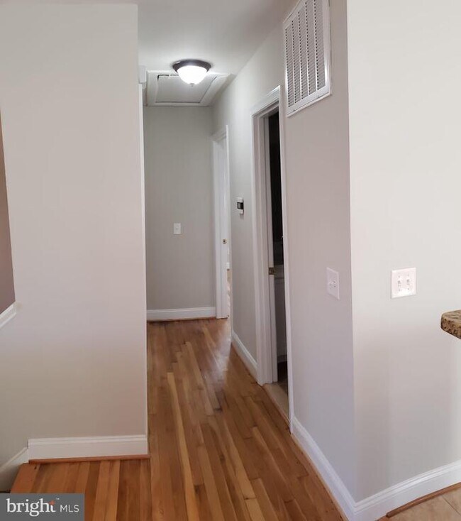 Foto del edificio - 123 Little Whim Rd