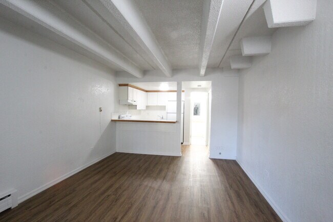 Building Photo - 655 N Pearl St