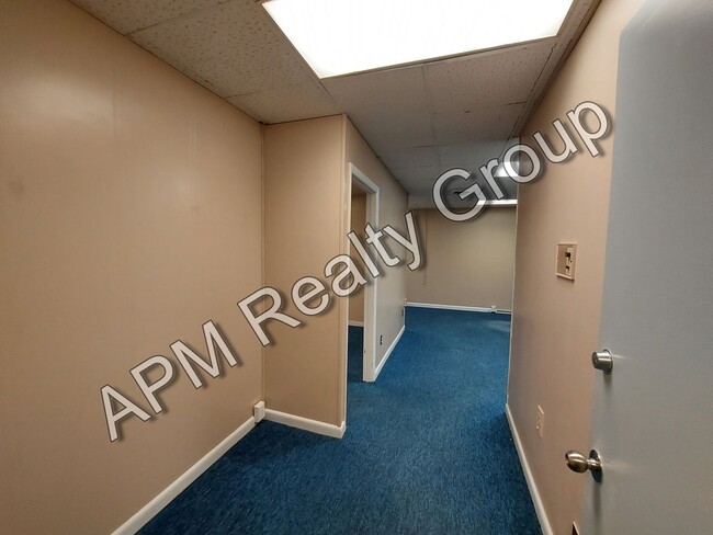 Foto del edificio - Commercial Space available!