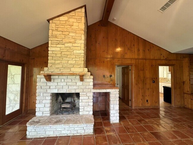 Building Photo - 604 Old Manchaca Rd