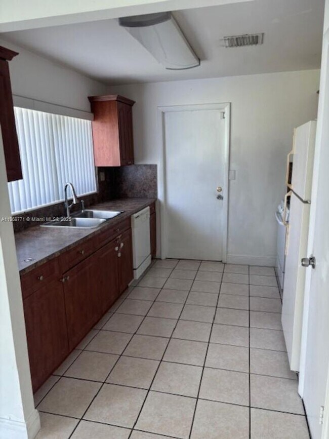 Building Photo - 7352 SW 134th Pl