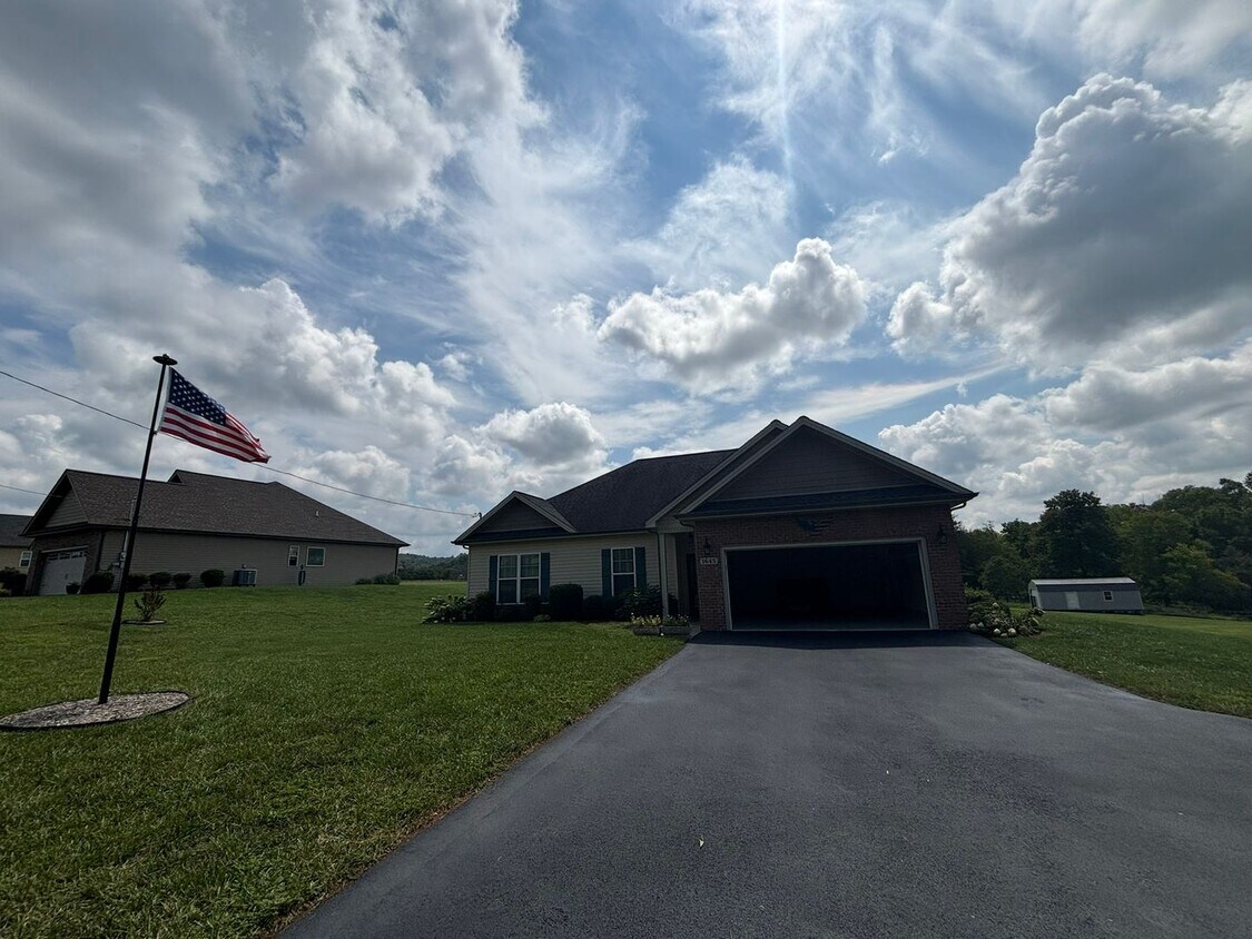Foto principal - Charming 3 bedroom/2 Bath home in Jonesbor...
