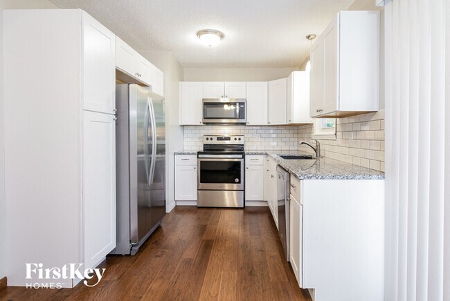 Building Photo - 1712 NE White Dr