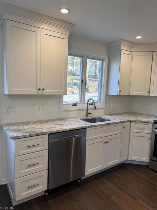 Foto del edificio - 12 Bellot Rd