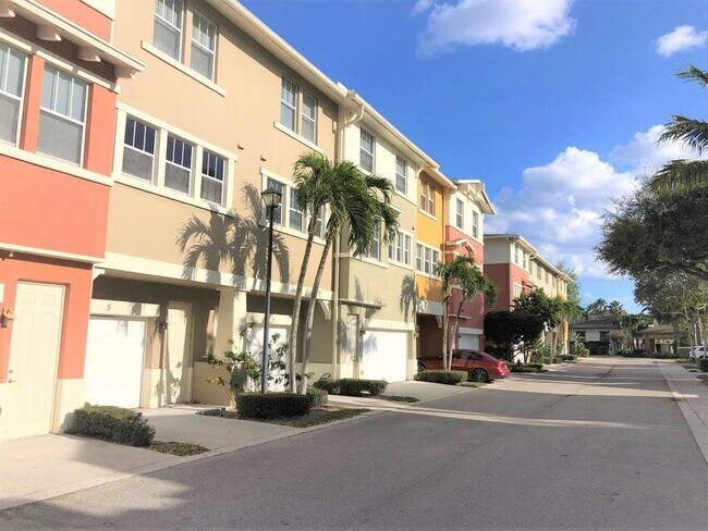 Building Photo - 810 Marina Del Ray Ln