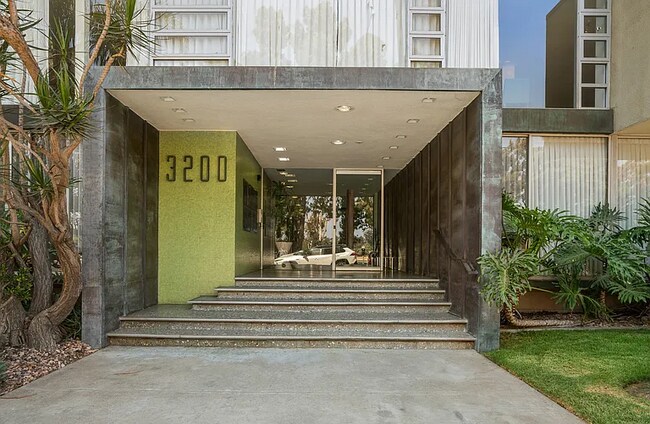 Foto del edificio - 3200 Sixth Ave