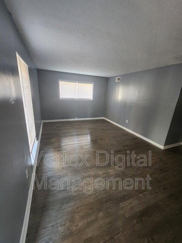 Foto del edificio - 3460 Benbow Dr