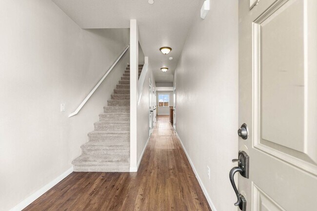 Foto del edificio - Gorgeous Townhome in Ridgefield!