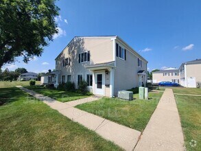 Building Photo - 1557 Quaker Ln