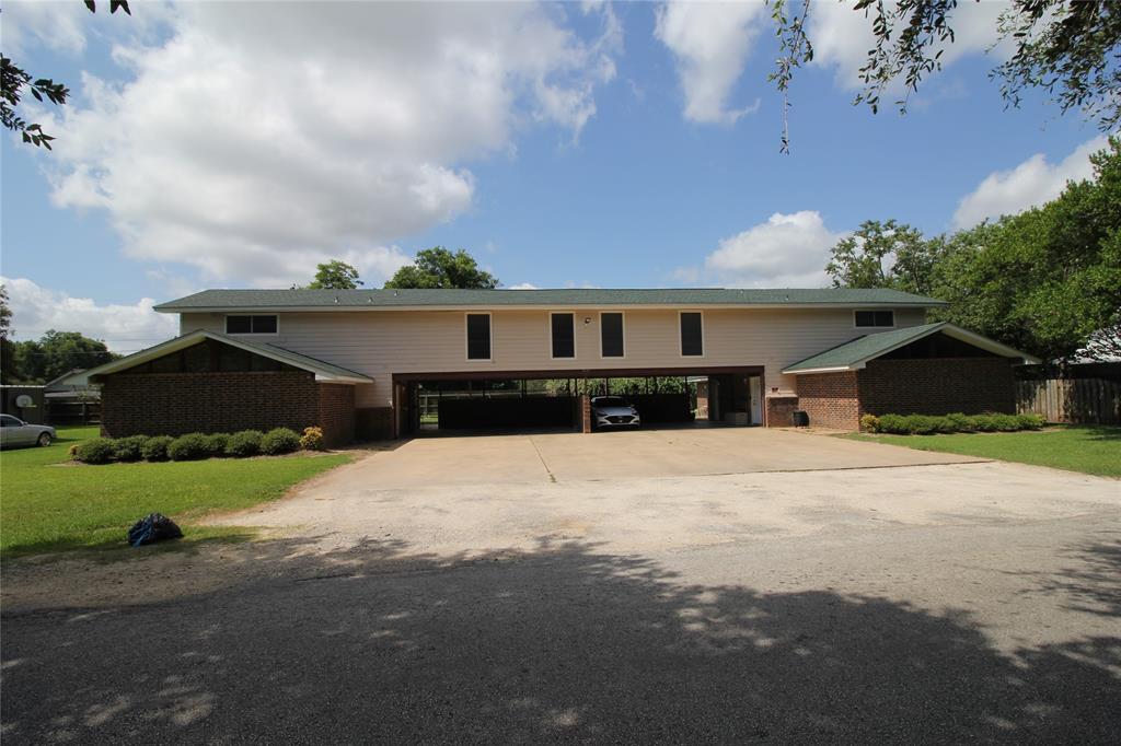 Primary Photo - 412 Breezy Ln