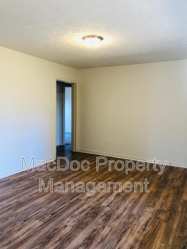 Foto del edificio - 7310 Old Dickersons Rd