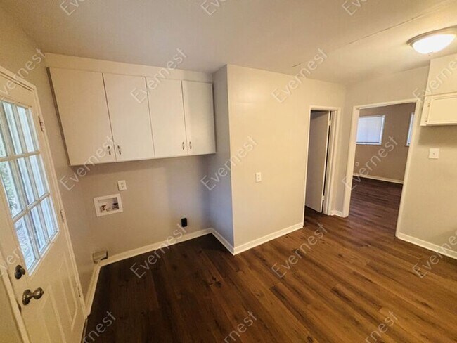 Foto del edificio - 1655 Woodburn St