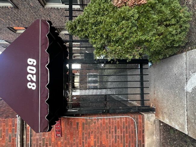 Building Photo - 8209 S Evans Ave