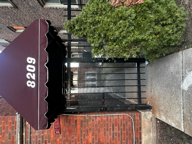 Foto del edificio - 8209 S Evans Ave