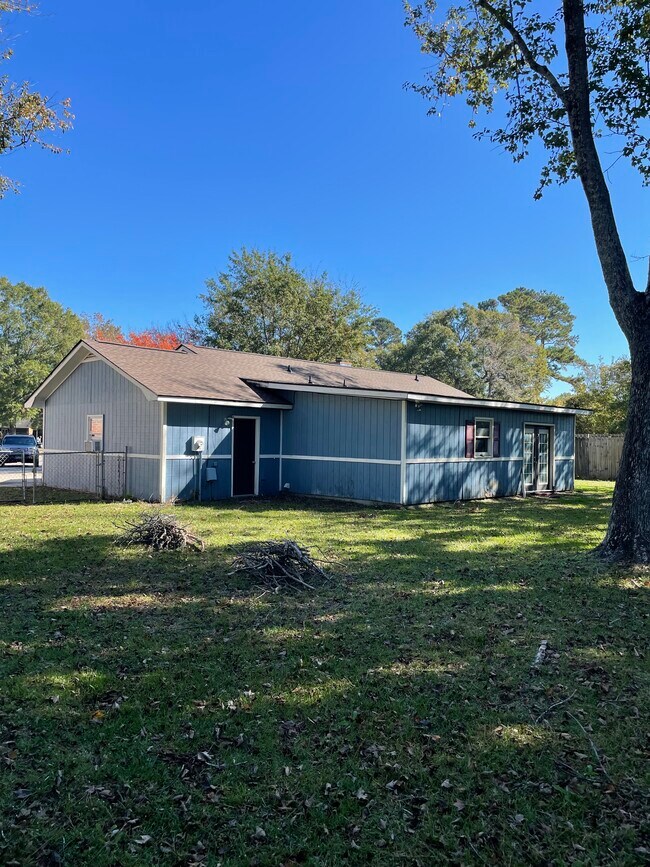 Foto del edificio - 506 Creekwood Cir