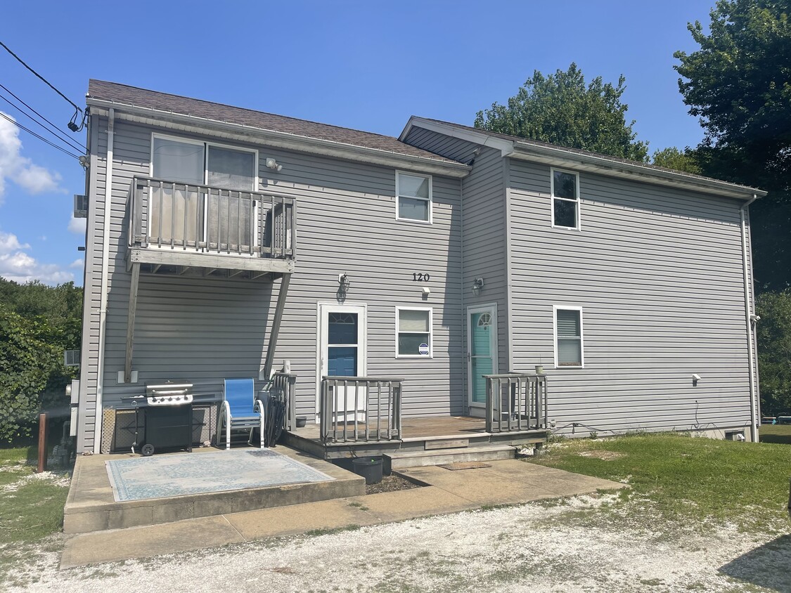 Primary Photo - 120 Willow St