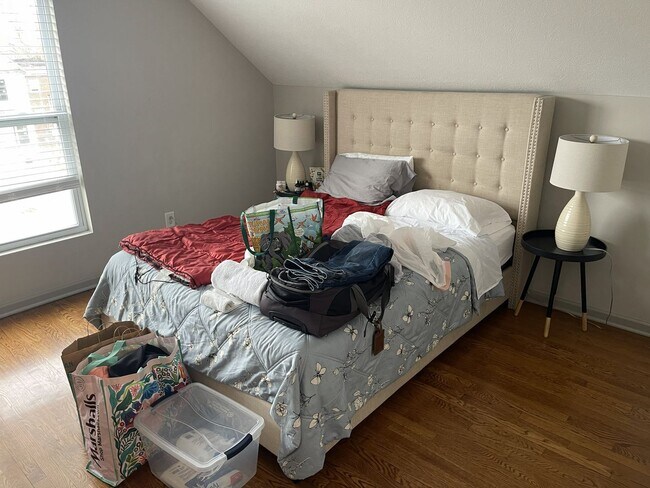 Foto del edificio - 94-96-96 McMillen Ave