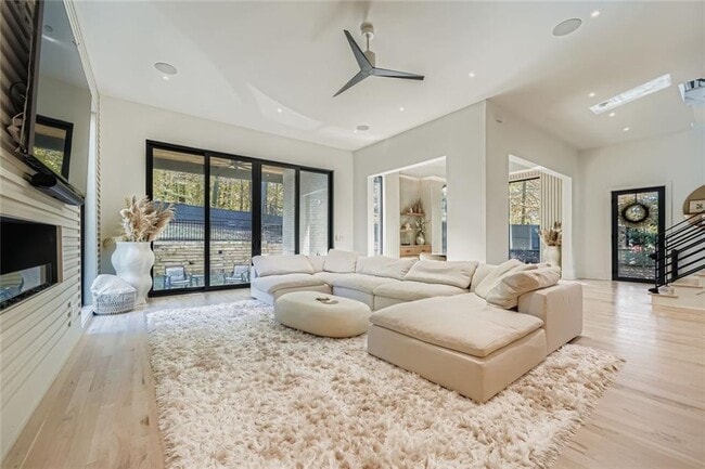 Foto del edificio - 1223 Mayfair Dr NE