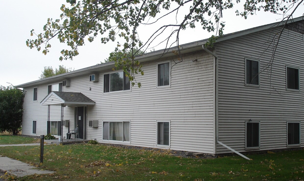 Primary Photo - 196 Lakeview Dr