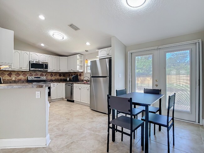 Foto del edificio - 3255 Jamestown St