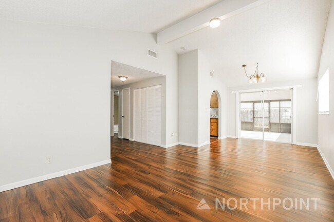 Foto del edificio - Enchanting Single Family Home | 3 BR/2BA | 1-Car Covered Parking