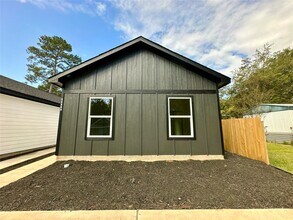 Building Photo - 11559 Persimmon St