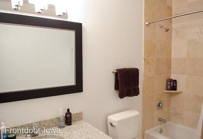 Foto del edificio - 324 S Brady St