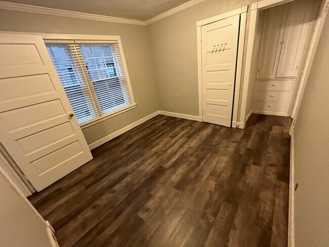 Foto del edificio - 1137 N Sherman St