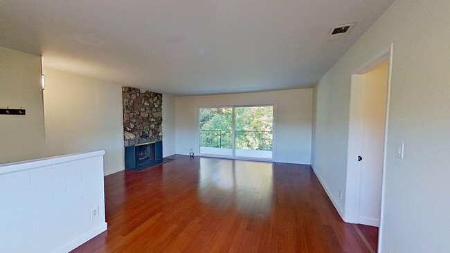 Foto del edificio - 2 Bed / 2 Bath Condo Uptown Santa Barbara