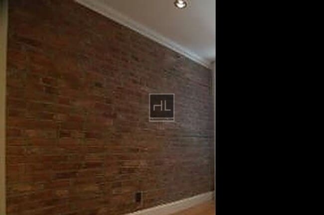 Building Photo - MULBERRY ST.