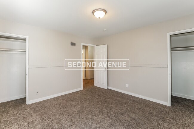 Foto del edificio - 833 Stewart Ave