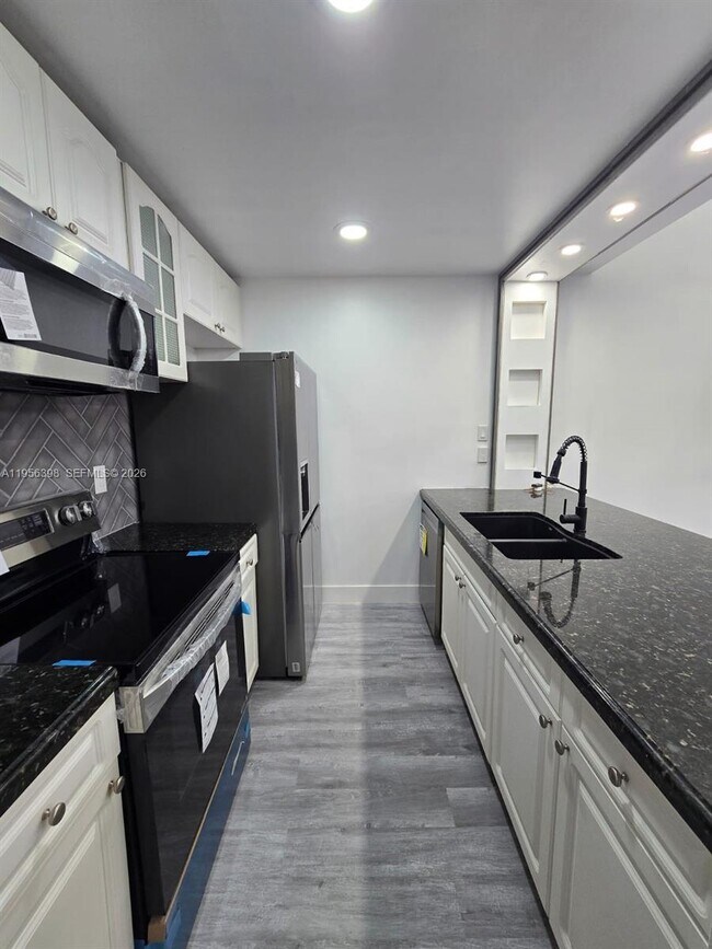 Building Photo - 1120 Parkside Green Dr