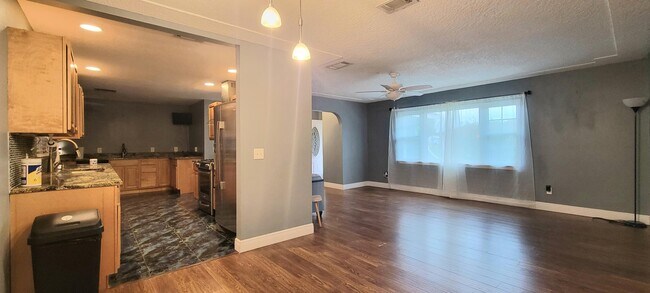 Building Photo - 512 Dijon Dr