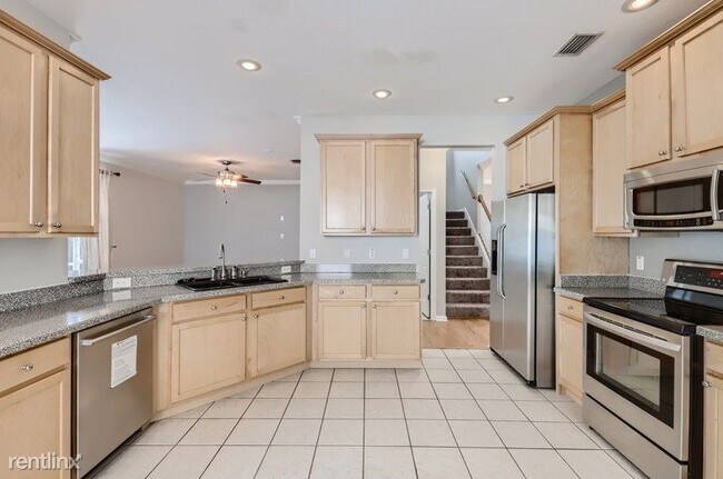 Building Photo - 3 br, 2.5 bath House - 6214 Interbay Avenue