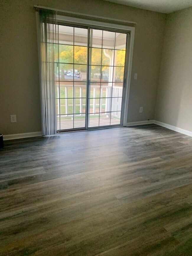 Foto del edificio - Adorable 2 bedroom 1 bath Condominium in Charlestown Square