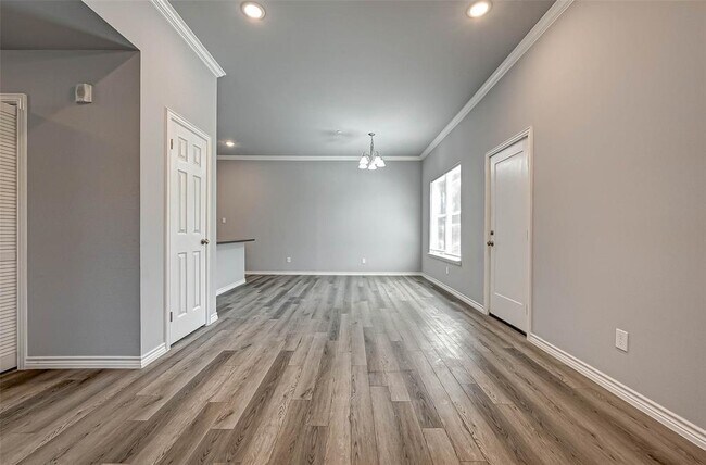 Building Photo - 2512 Southmore Blvd