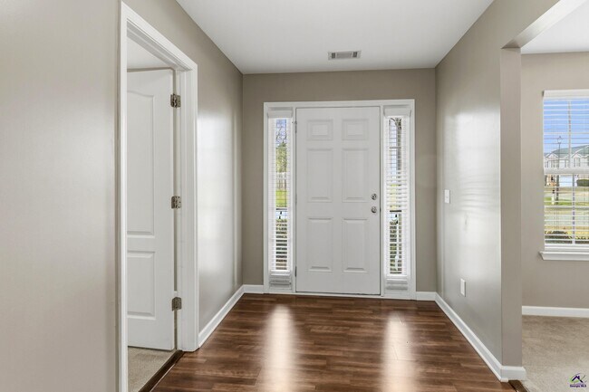 Building Photo - 100 Stoney Creek Dr