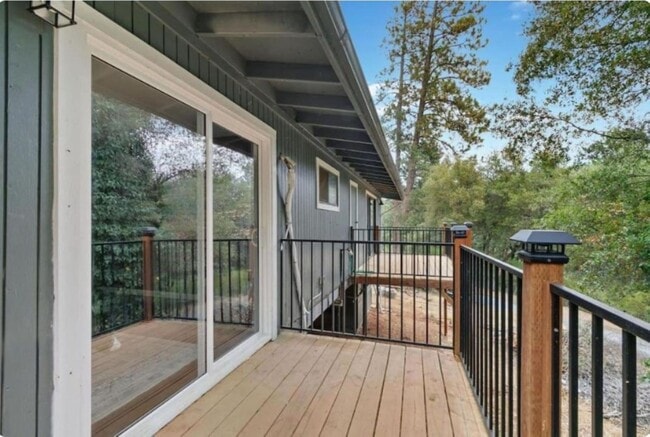 Foto del edificio - 15395 Lake Arthur Rd