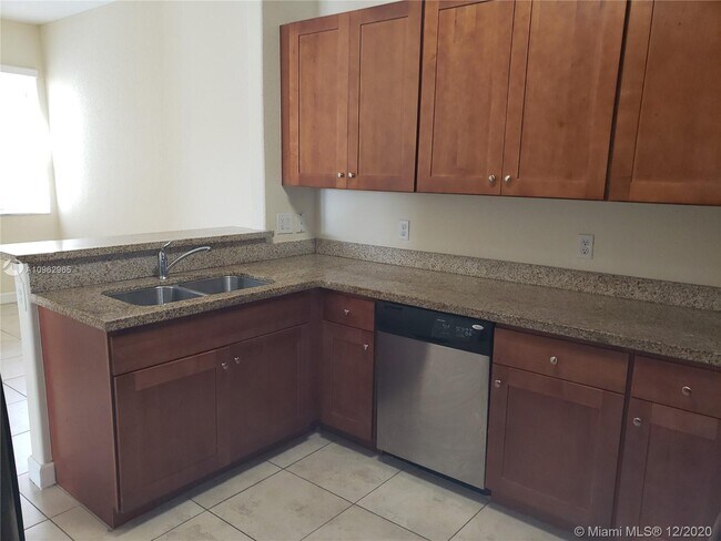 Foto del edificio - 10022 NW 7th St