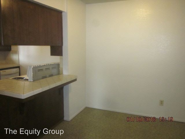 Building Photo - 2530 W Hemlock Ct