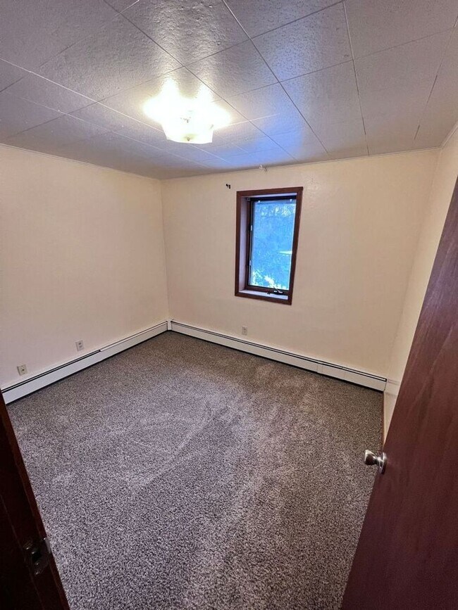Building Photo - LEASE ONLY-Gradelle Ave 665 - KR
