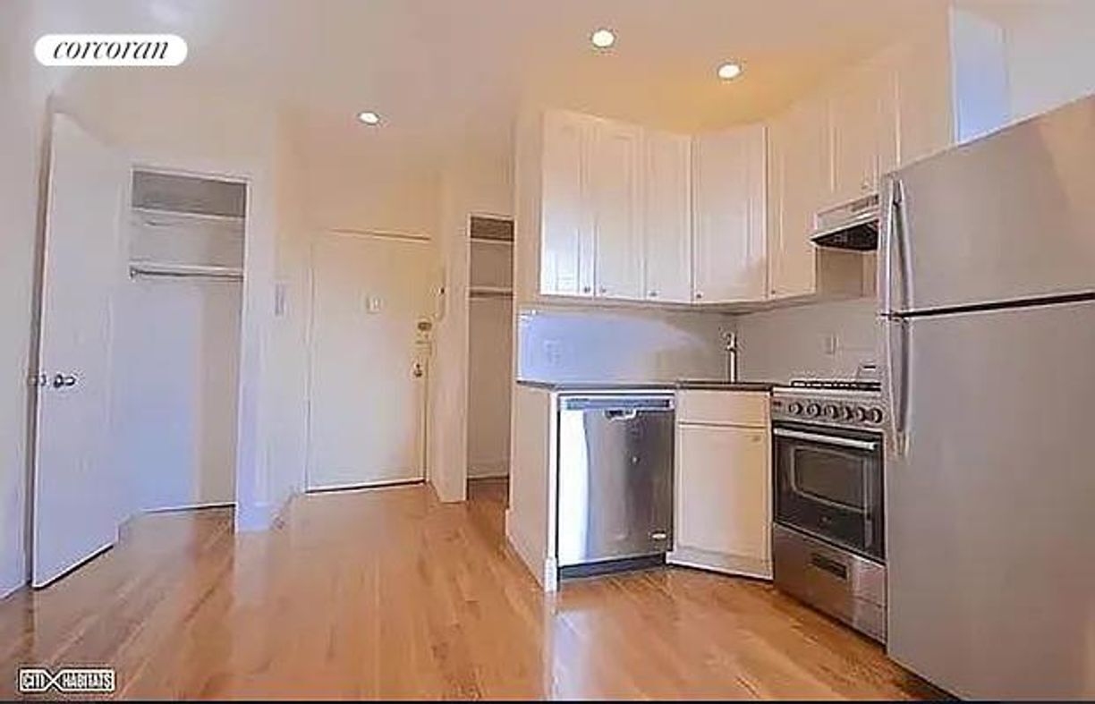 Primary Photo - 492 11th St