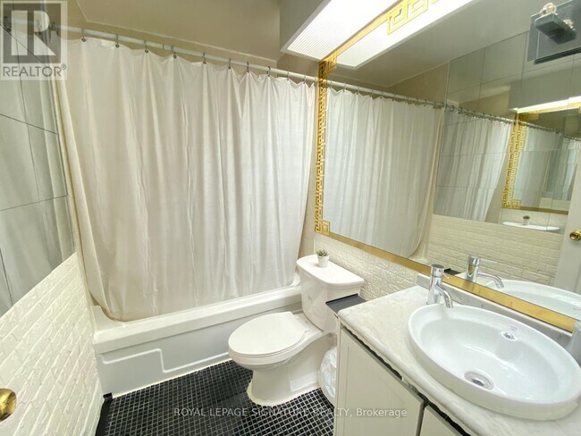 Building Photo - 100 Leeward Glenway