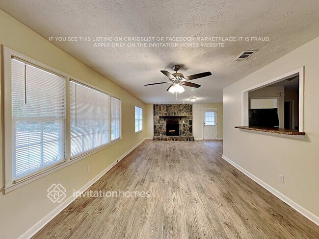 Foto del edificio - 3500 Rogers Dr