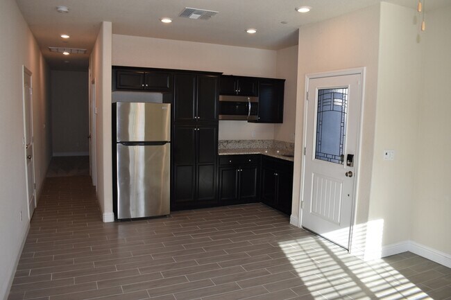 Foto del edificio - 2423 Gabriel Dr