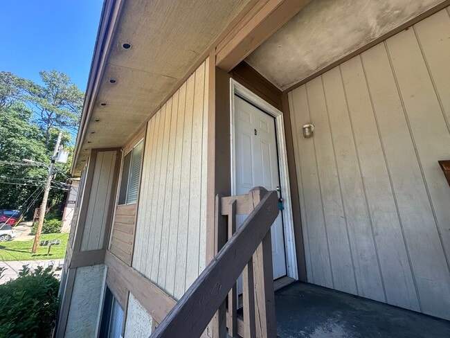 Foto del edificio - Upstairs unit in Pointe East avail NOW!!!